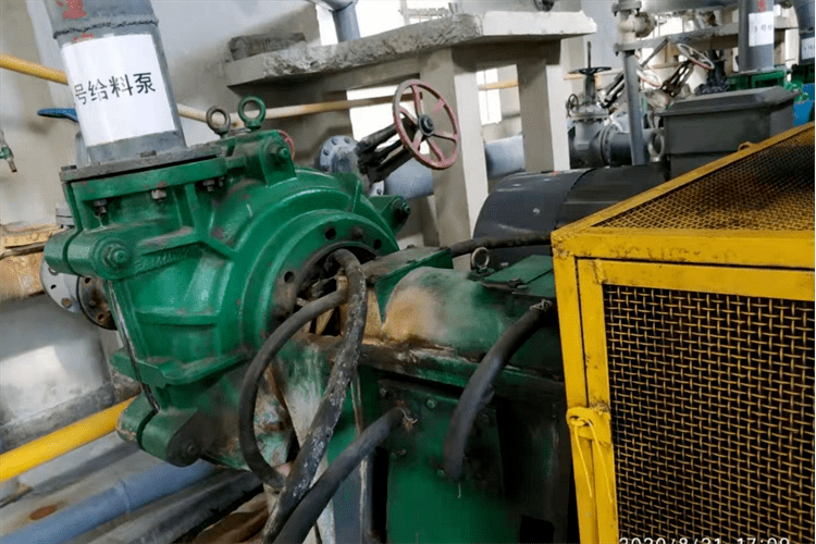 運(yùn)轉(zhuǎn)中的給料泵